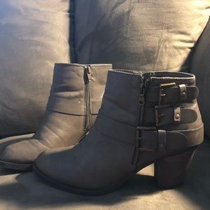 Taupe zippered booties